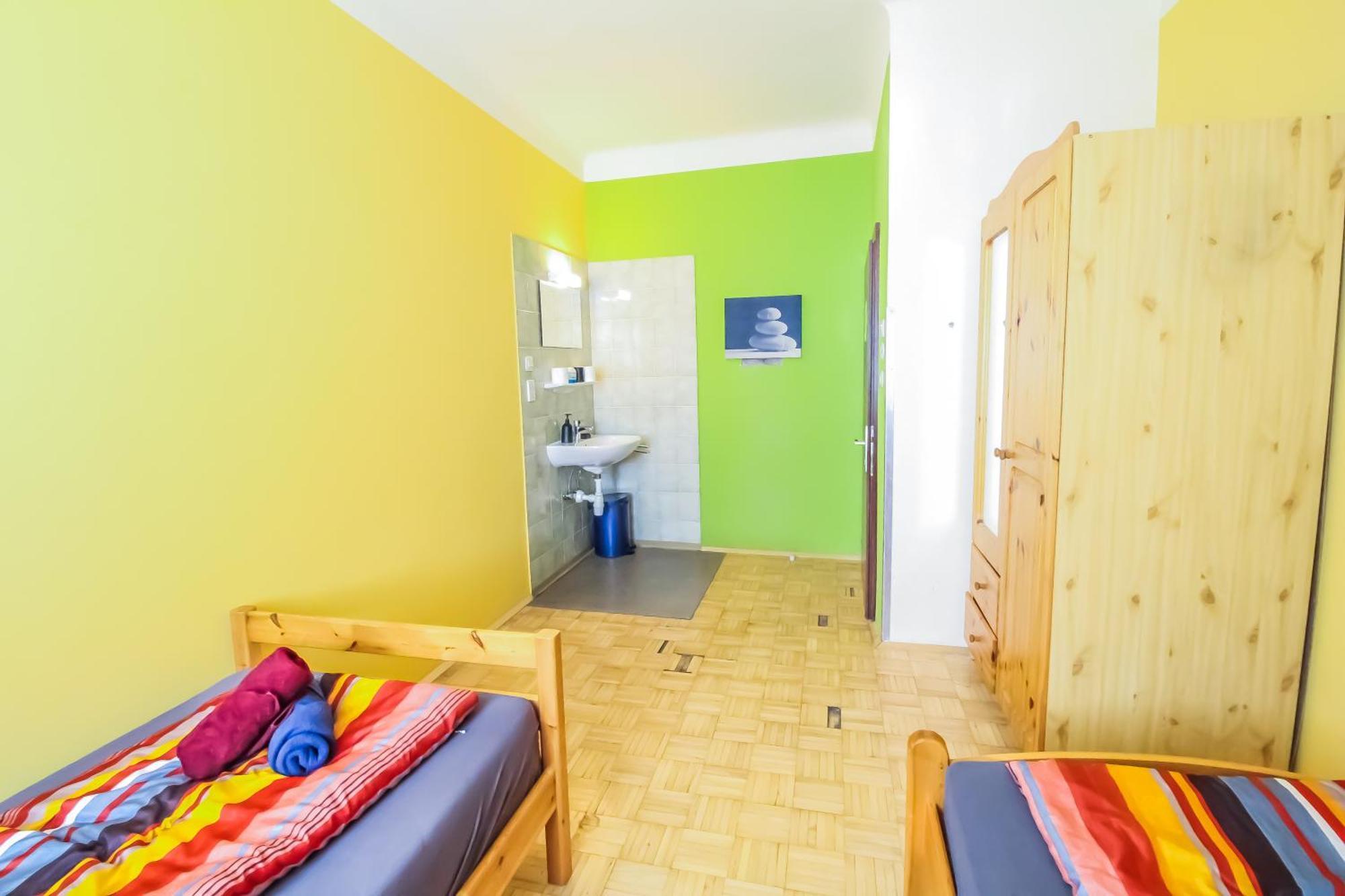 Double In Hutteldorfer Strasse Area Privatunterkunft *