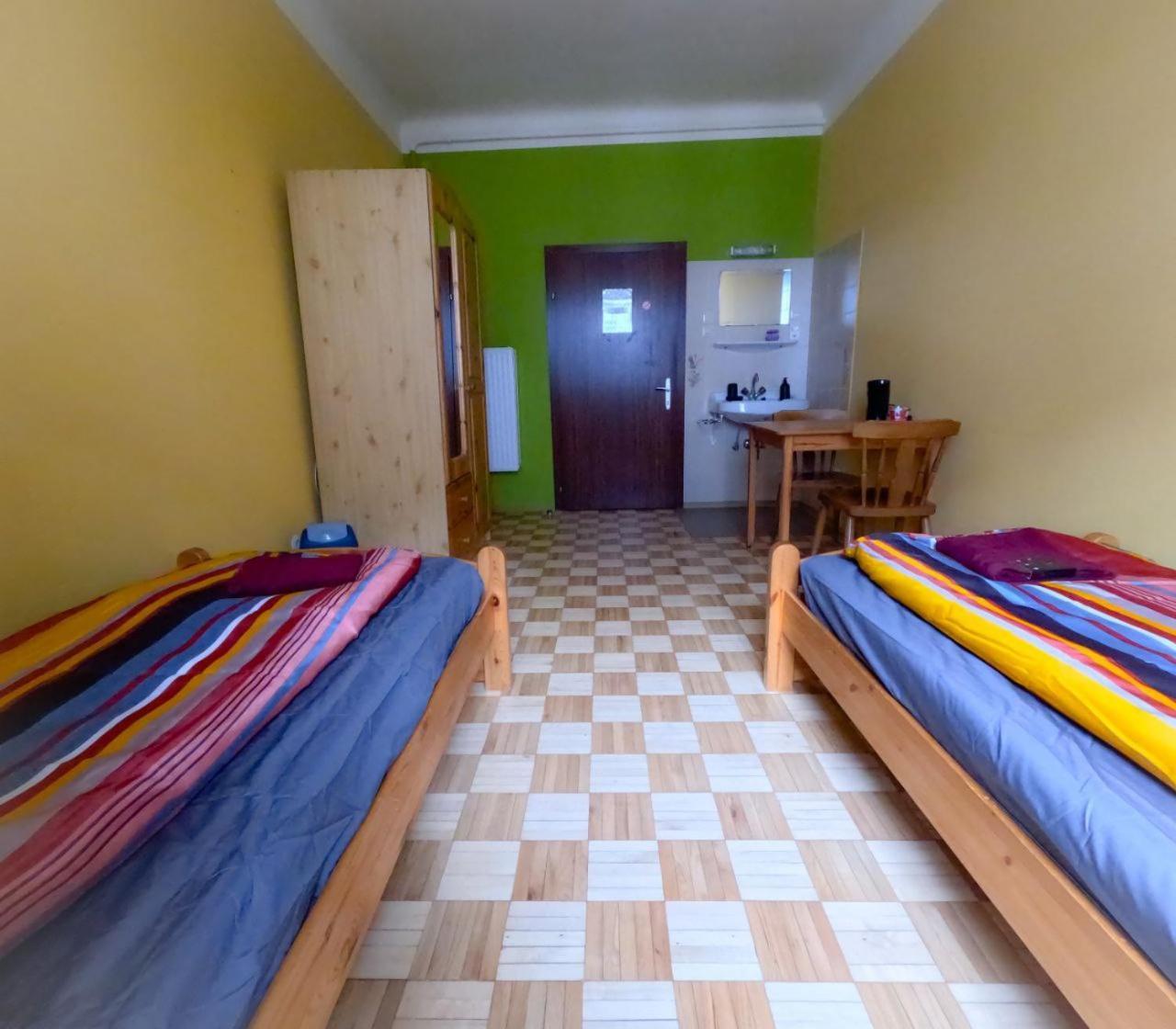 Double In Hutteldorfer Strasse Area Privatunterkunft