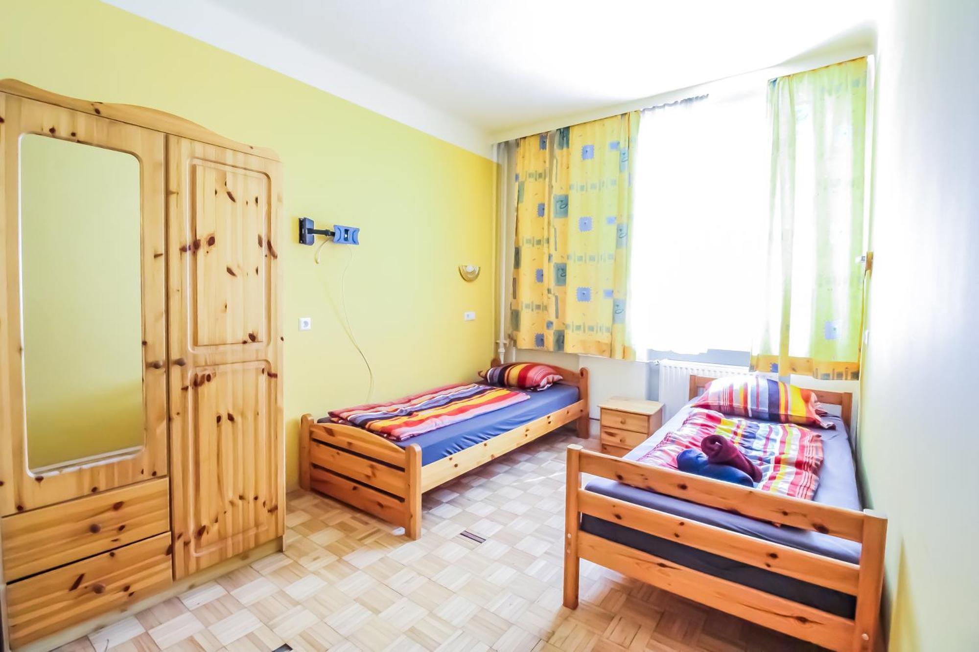 Double In Hutteldorfer Strasse Area Privatunterkunft