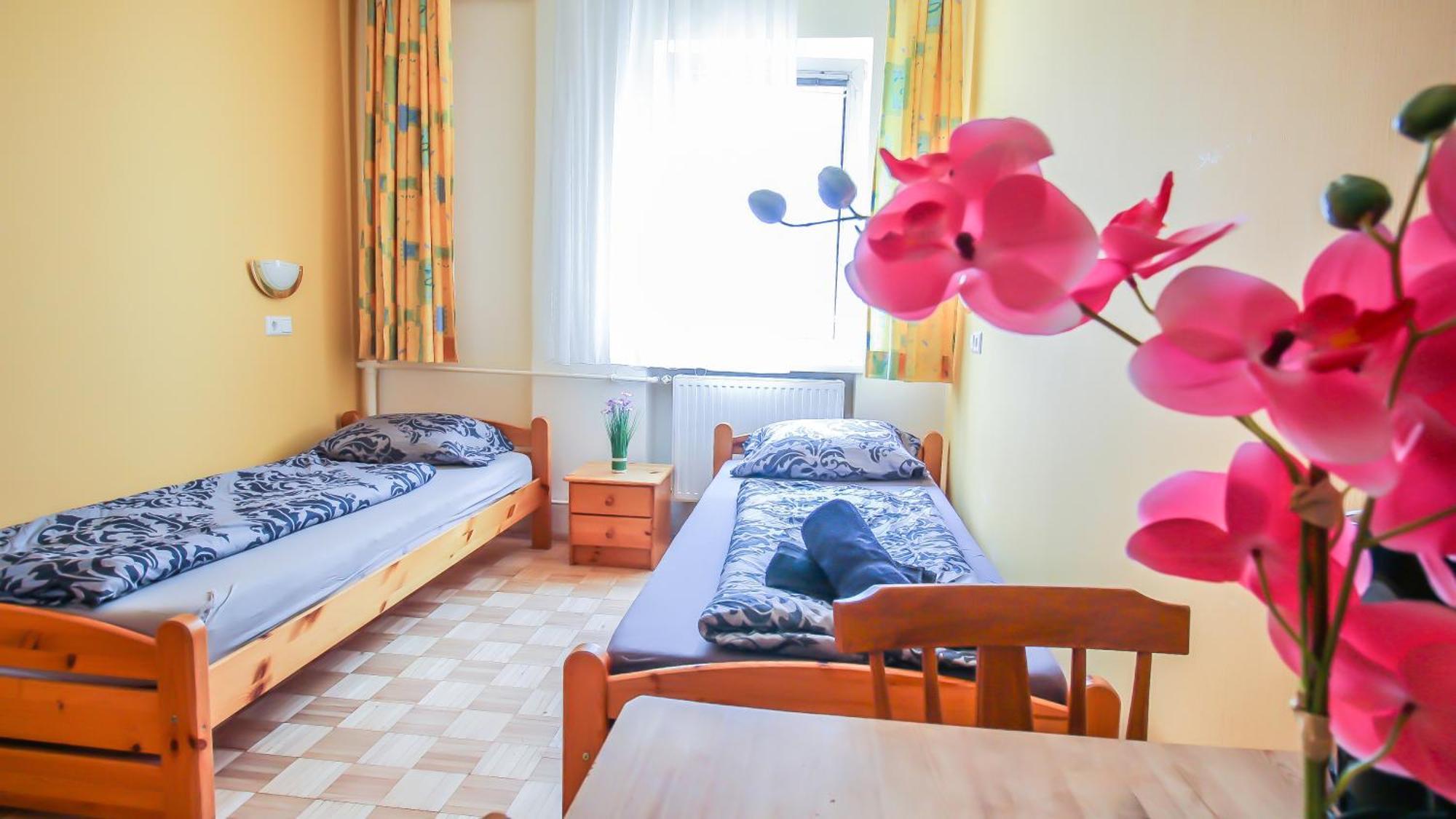 Double In Hutteldorfer Strasse Area Privatunterkunft *
