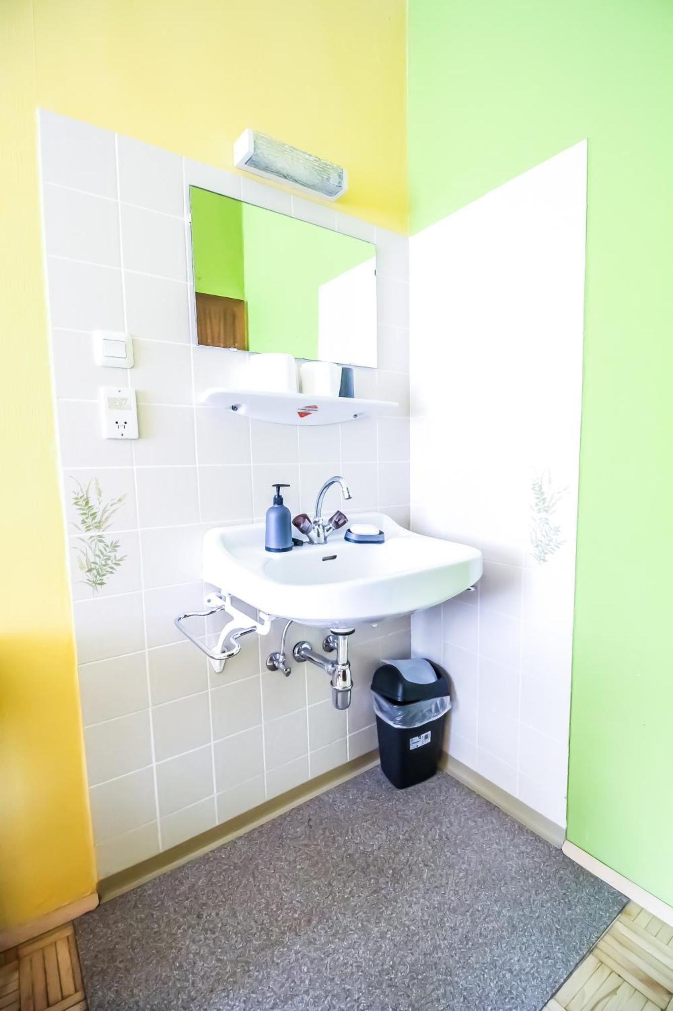 Double In Hutteldorfer Strasse Area Privatunterkunft *