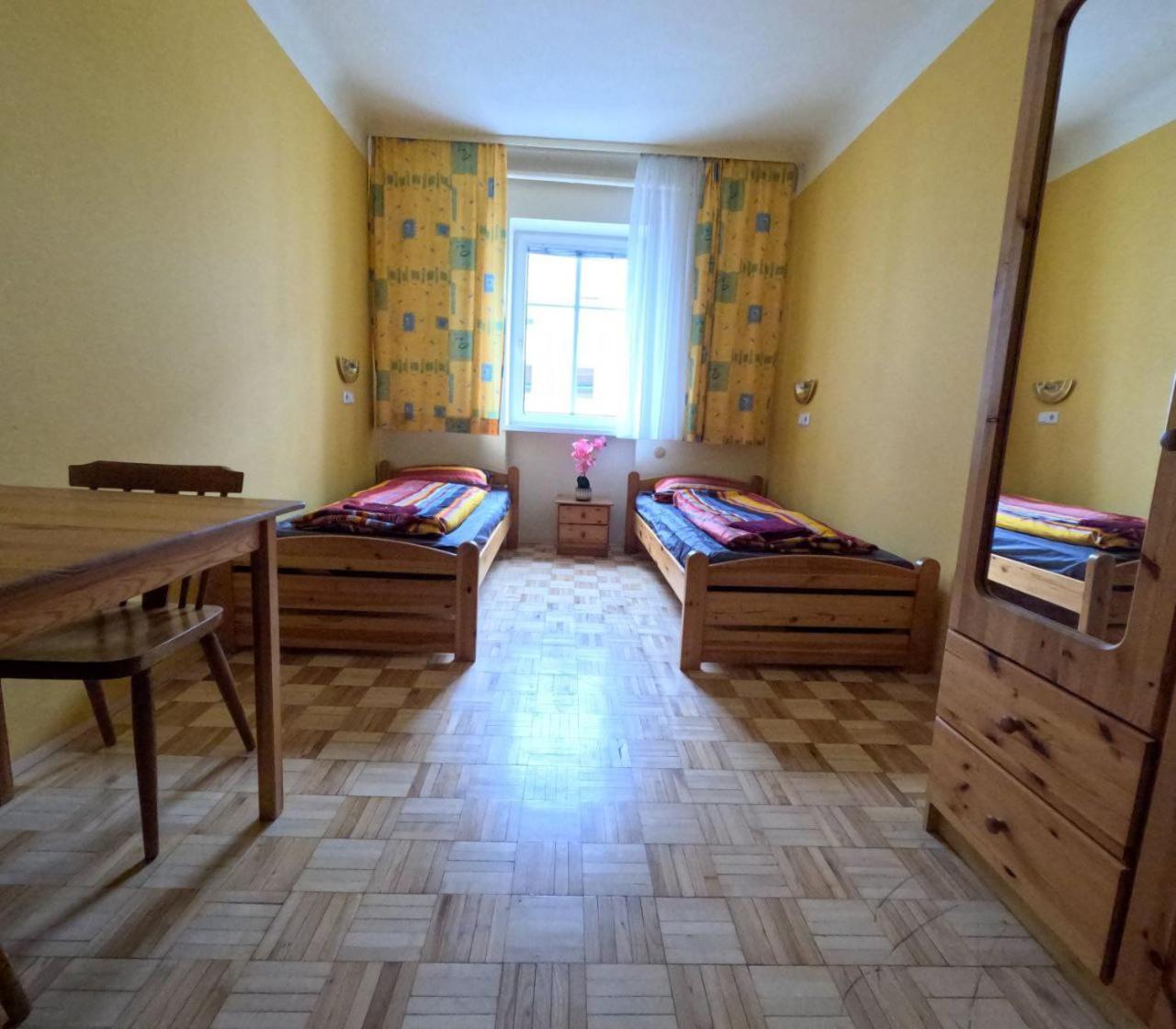 Privatunterkunft Double In Hutteldorfer Strasse Area Wien